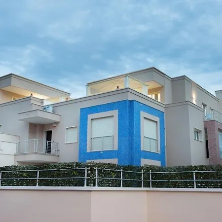 La Casa Del Turista 3*